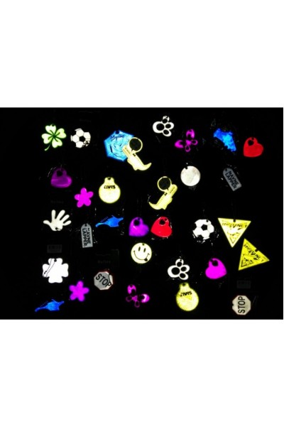 DG-CW: Custom-made double-sided reflective keychains; eco-friendly reflective bag tags; PVC reflective product and tag manufacturing; 150°C high-temperature and high-pressure molding; Material: PVC reflective mesh 45 degree